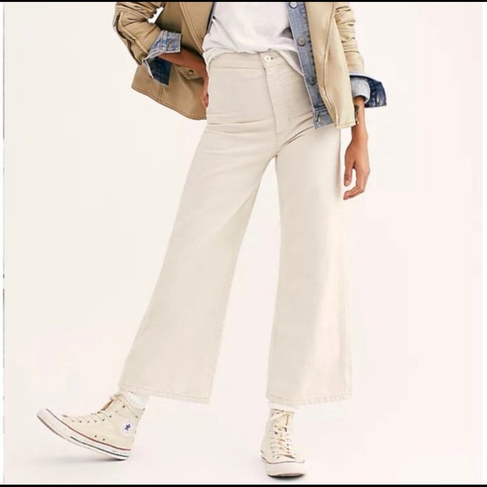 Levi’s Ribcage Wide Legged Crop Jeans